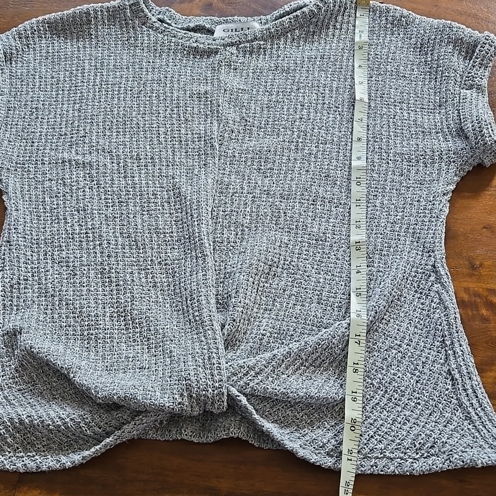 Gilli Short Sleeve Twisted Front Gray Sqeater Size Medium - Picture 4 of 7